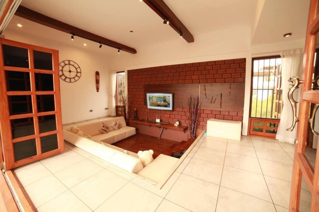 Varaa Villa Mysore Εξωτερικό φωτογραφία